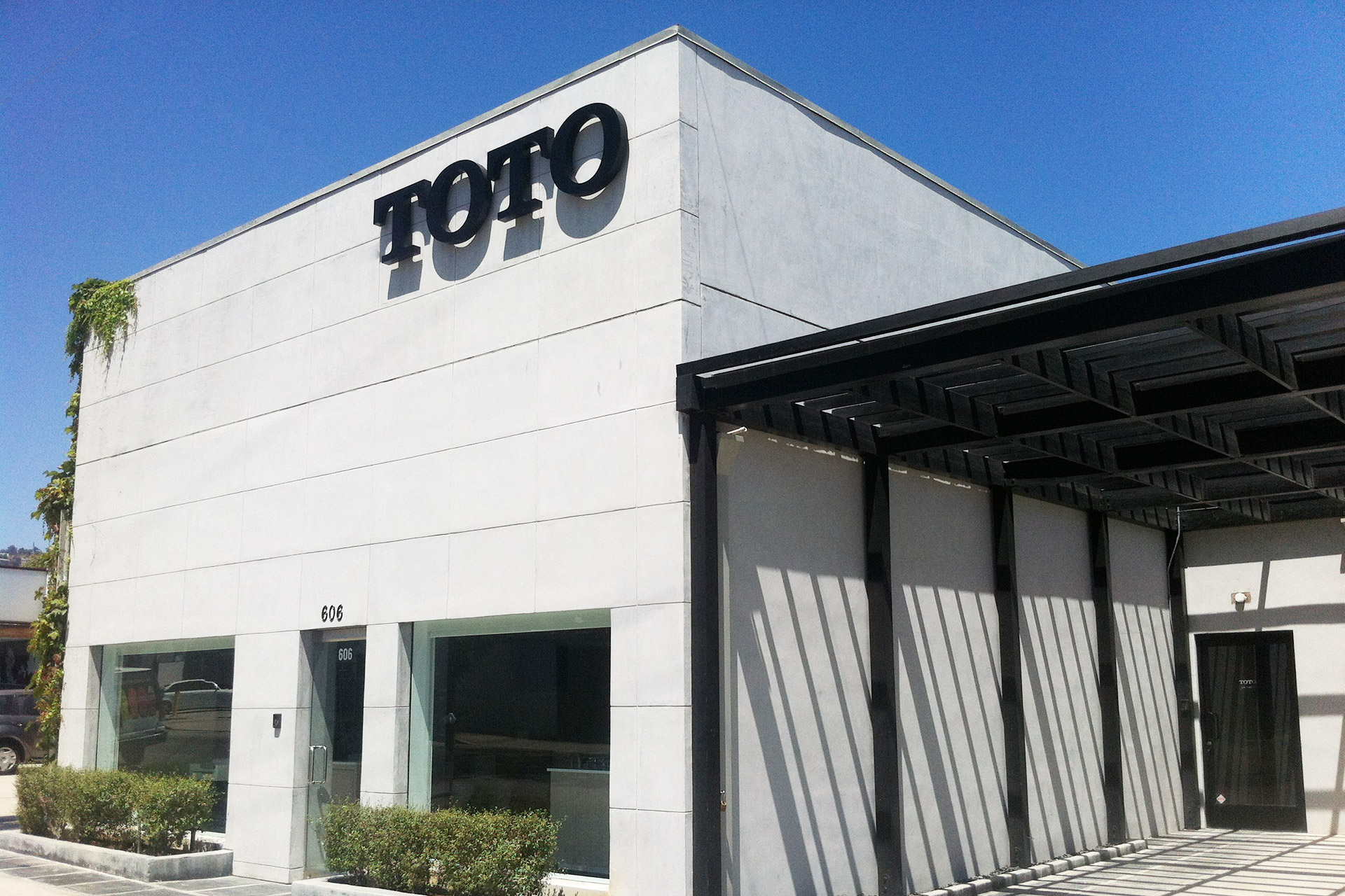 Outside Photo of TOTO's LA Gallery.