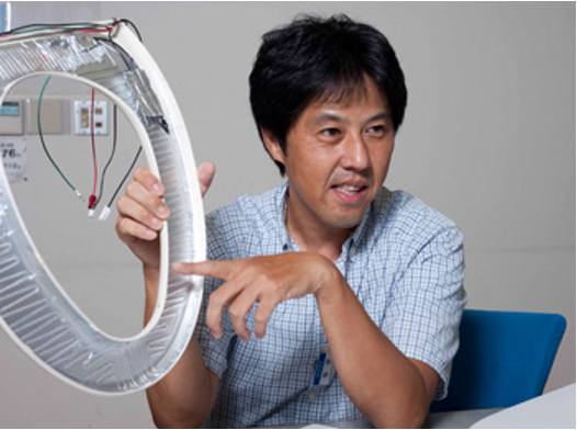 Image of Hironobu Hattori holding a bidet seat